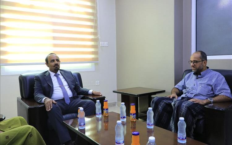 ​محافظ حضرموت الأستاذ مبخوت بن ماضي يبحث مع رئيس الغرفة التجارية الأوضاع التموينية وسبل تعزيز الاستثمار للدفع بعجلة التنمية