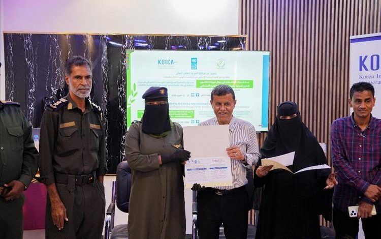 ‏المدير العام لمديرية الشحر يختتم الدورة التدريبية للعاملات في مجال سيادة القانون