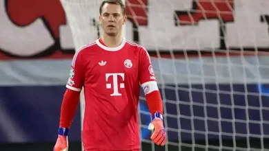 إنجاز تاريخي يداعب نوير في كلاسيكو ألمانيا