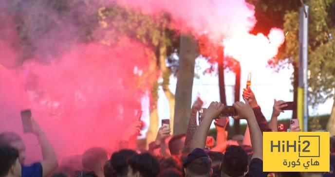 جماهير برشلونة تشعل الأجواء خارج المونتجويك