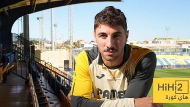 لاعب فياريال يشكو من التحكيم أمام الريال