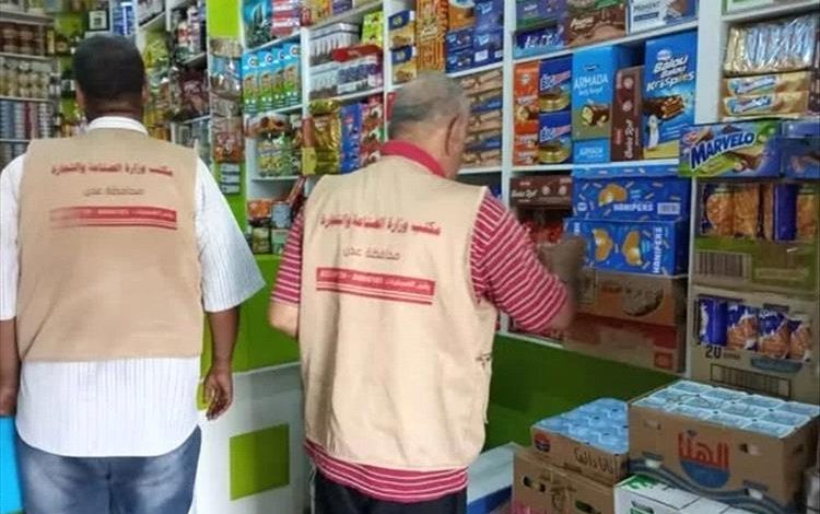 إغلاق 445 منشأة تجارية مخالفة في عدن خلال ثلاثة أشهر