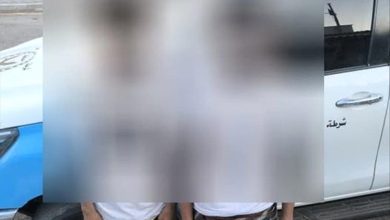 الأمن يلقي القبض على شابين بتهمة ابتزاز فتيات في البريقة