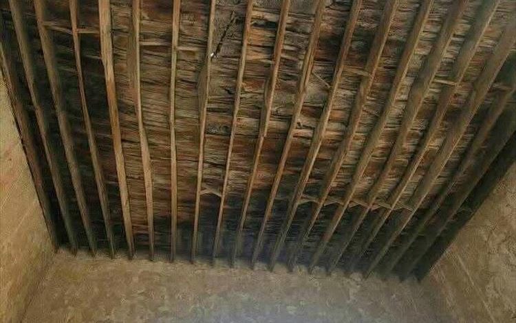 البوابة التاريخية في حي عبدالقوي بالشيخ عثمان على وشك السقوط ومخاوف من وقوع ضحايا