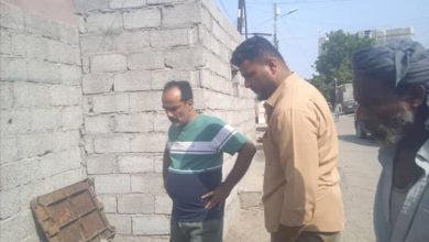 السلطة المحلية بخورمكسر تنفذ حملة واسعة لتصفية وإعادة تأهيل مناهل الصرف الصحي