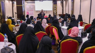 المؤسسة الوطنية لمكافحة السرطان بعدن تنظم جلسة "فضفضة شاي" ضمن فعاليات أكتوبر الوردي