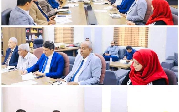 الوزير البكري يترأس اجتماعًا لوكلاء الوزارة والقطاعات العامة والوكلاء المساعدين