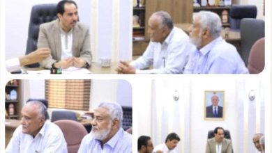 الوزير البكري يلتقي رئيس اللجنة المجتمعية الخاصة بـ تعشيب ملعب البيتي بجعار