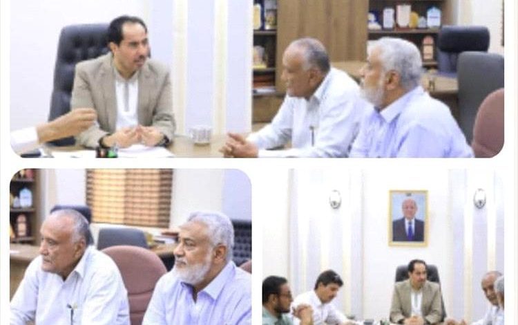 الوزير البكري يلتقي رئيس اللجنة المجتمعية الخاصة بـ تعشيب ملعب البيتي بجعار