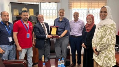 الوكيل الشبحي يكرم نائب ممثل صندوق الأمم المتحدة للسكان في بلادنا د هشام نهرو اثناء حفل وداع مشرف بالعاصمة عدن