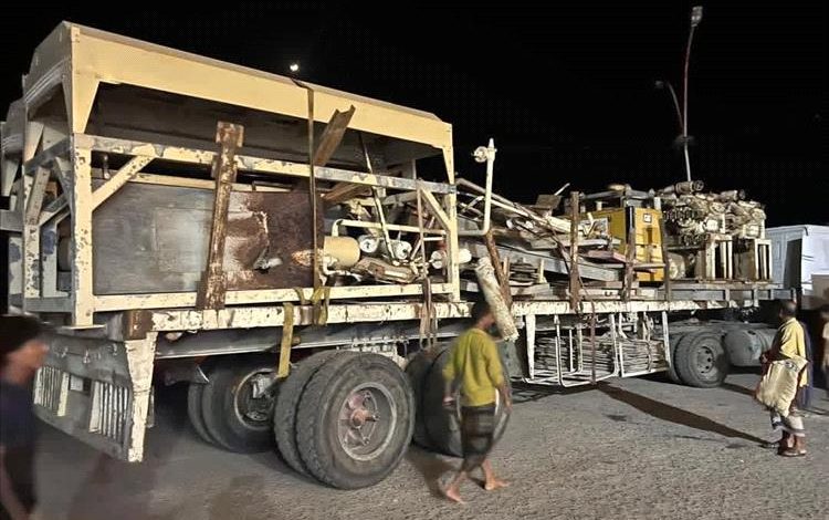 تحركات غامضة تحت جنح الليل تكشف محاولة تهريب ممتلكات عامة من مصنع الثلج في فقم بعدن