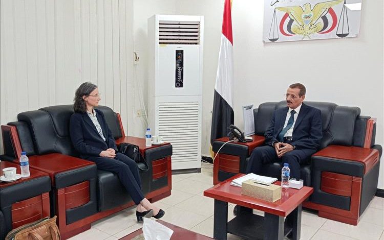 رئيس المحكمة العليا القاضي الدكتور علي الأعوش يلتقي السفيرة الفرنسية لدى بلادنا.