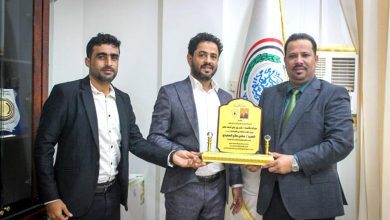 رئيس نادي الجلاء يكرم المدير العام التنفيذي للمؤسسة الاقتصادية