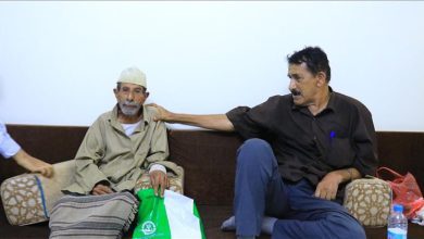 رئيس هيئة أسر الشهداء والمناضلين يتفقد عدداً من رموز النضال الوطني في ذكرى ثورة 14 أكتوبر