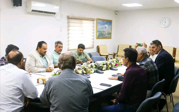 شركتي المصافي والنفط بعدن تناقشان سبل تعزيز التعاون وتحقيق الاستقرار في الامدادات النفطية