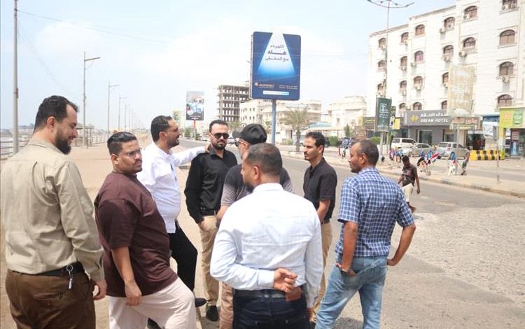 صندوق صيانة الطرق والجسور يسلم المؤسسة العامة للطرق مشروع ترميم طريق كورنيش المحافظ بالمنصورة في عدن