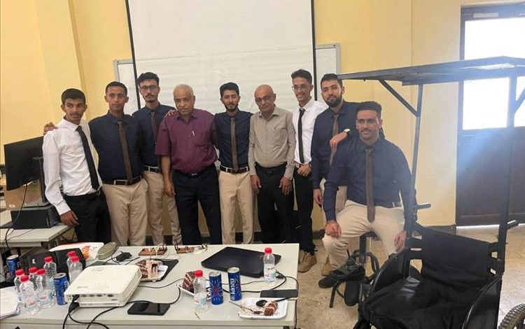 طلاب الميكاترونكس بجامعة عدن يناقشون مشاريع تخرج في مجالي الطاقة المتجددة والنقل اللاسلكي