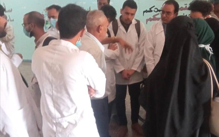 طلاب كلية الطب والعلوم الصحية بجامعة الريادة يزورون مستشفى الأمراض النفسية والعصبية بعدن