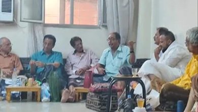 قوة أمنية تعتقل الناشطين هاني اليزيدي وأحمد حميدان في ساحة البنوك بعدن