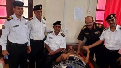 قيادات الكلية البحرية والدفاع الساحلي يزورون زميلهم العقيد فضل عبده ناجي للاطمئنان على صحته