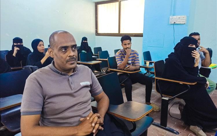 كلية الآداب بجامعة عدن تدشن مناقشات مشاريع تخرج طلاب قسم الخدمة الاجتماعية