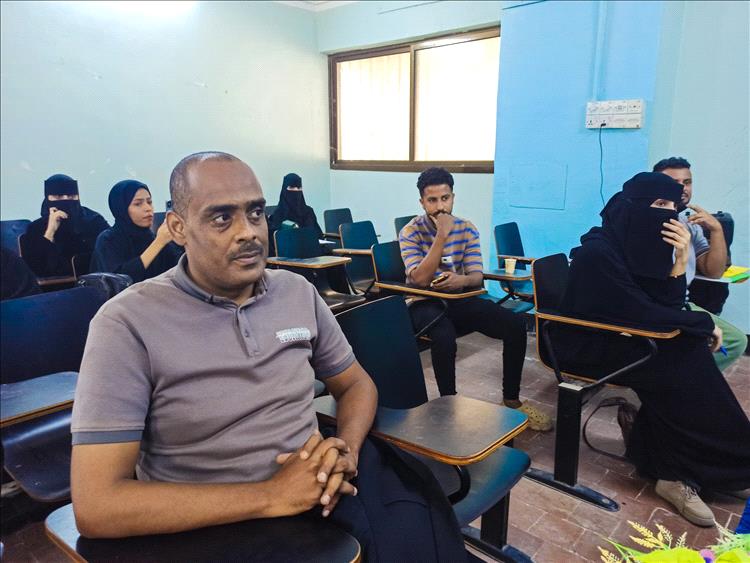 كلية الآداب بجامعة عدن تدشن مناقشات مشاريع تخرج طلاب قسم الخدمة الاجتماعية