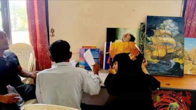 لجنة الفنون التشكيلية والابتكار يقيمون الأعمال التي ستشارك في مهرجان الطفل الموهوب