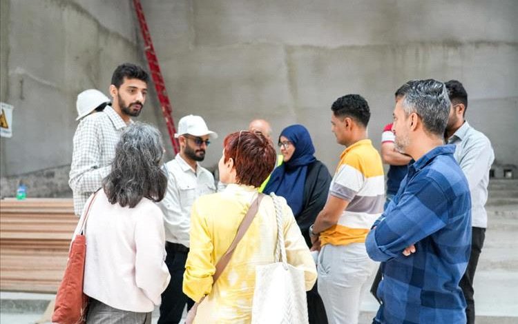 مدير صيرة ووفد فرنسي يزورون مشروع ترميم سينما برافين “أروى” بعدن