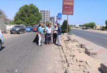 مدير عام خورمكسر يتفقد العمل في مشروع إعادة تأهيل جانب من بردورات الجزيرة الوسطية بساحل أبين
