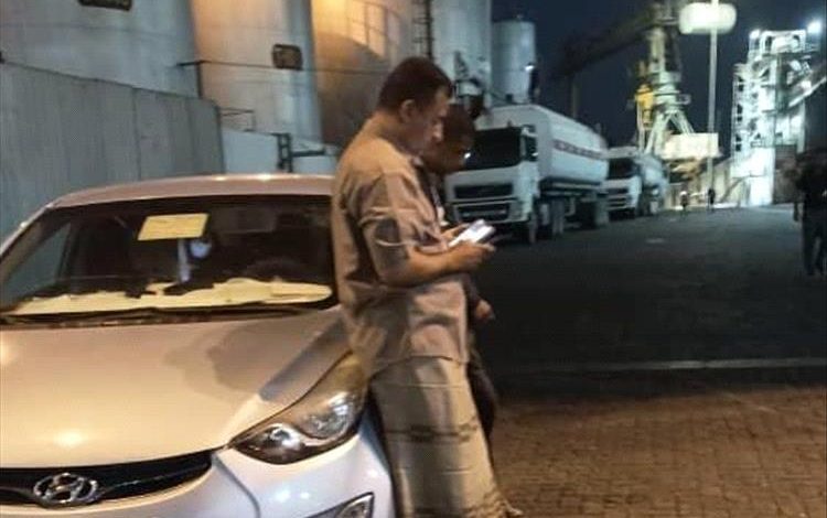مدير كهرباء عدن يتحرك شخصيًا إلى أحور للإفراج عن مقطورات الوقود المحتجزة
