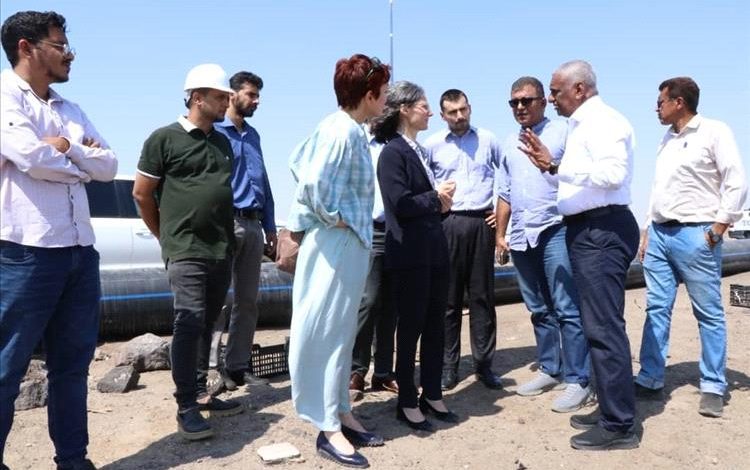 مدير مياه عدن والسفيرة الفرنسية يطلعان على مشاريع وتدخلات منظمة تراينجل في قطاع المياه