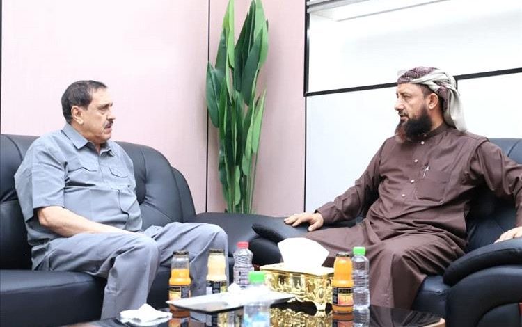 نائب وزير الأوقاف يناقش مع مدير أمن عدن الإسناد الأمني لتأمين وحماية أراضي وأصول الأوقاف