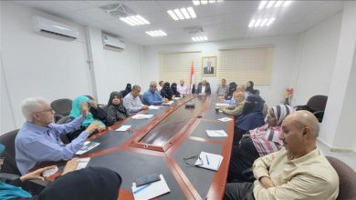 نائب وزير الصناعة والتجارة يترأس اجتماعاً لمناقشة الخطط التطويرية وتعزيز كفاءة الأداء الإداري