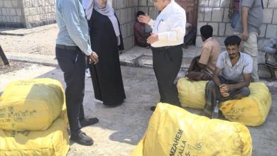 هيئة مصائد خليج عدن تدشّن توزيع شباك لعدد من الصيادين في منطقة قعوة
