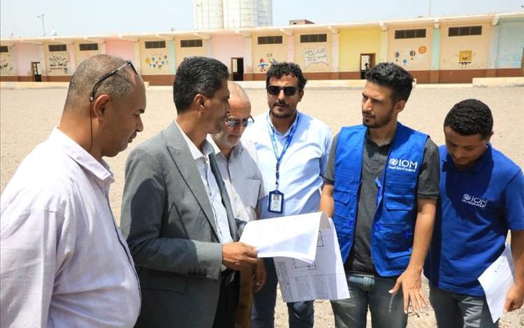 وزارة التربية تسلم منظمة الهجرة الدولية بعدن مواقع تنفيذ مشروع استمرارية الخدمات التعليمية