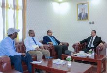 وزير النقل يبحث مع السفير الصومالي مجالات التعاون الخاصة بالنشاط البحري والجوي بين البلدين