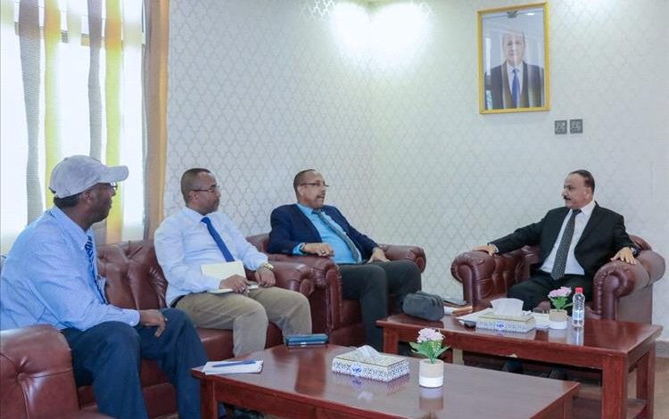 وزير النقل يبحث مع السفير الصومالي مجالات التعاون الخاصة بالنشاط البحري والجوي بين البلدين