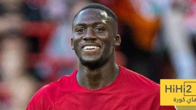 مدرب ليفربول يدافع عن كوناتي بعد الانتقادات