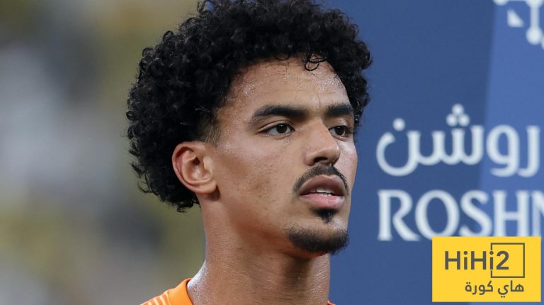 أسطورة مانشستر يونايتد يدافع عن حارس الاتحاد