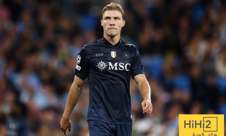 هل يرغب نابولي في شراء هويلوند من مانشستر يونايتد ؟