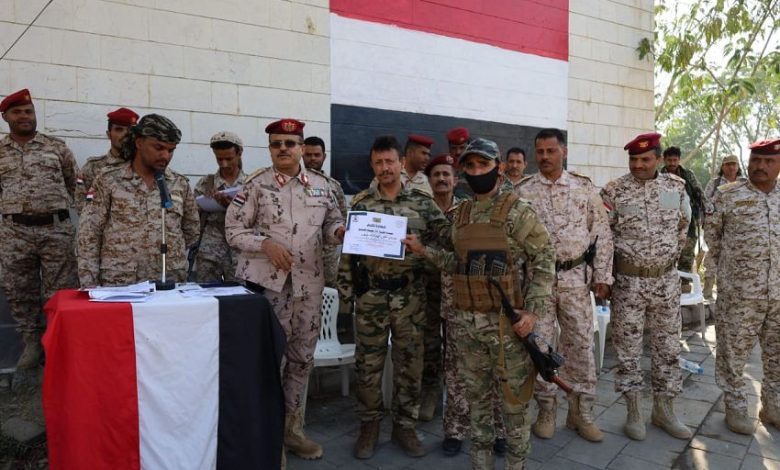 اختتام دورة مهارات قتالية في اللواء 145 مشاة بتعز