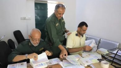 الداخلية: ضبط أوراق ثبوتية مهربة من مناطق سيطرة الحوثيين وتسليمها للأحوال المدنية