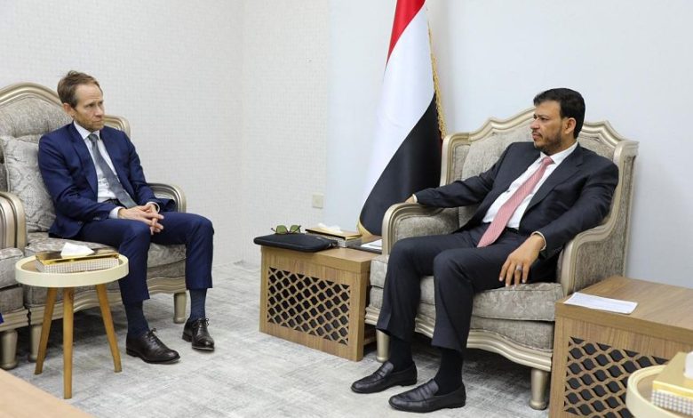 الدكتور عبدالله العليمي يستقبل نائب رئيس مجموعة الأزمات الدولية