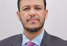 الدكتور عبدالله العليمي يطمئن على صحة العميد عدنان رزيق القميشي بعد العملية الإرهابية الحوثية الغادرة