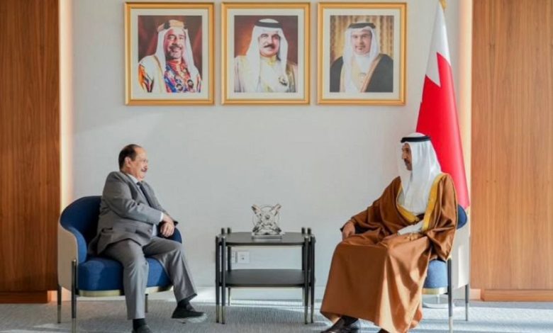 السفير الاحمدي يبحث مع وزير الاتصالات والمواصلات البحريني استئناف رحلات اليمنية الى المنامة