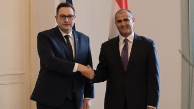 السفير الحضرمي يبحث مع وزير الخارجية التشيكي التعاون الثنائي ودعم التنمية في اليمن