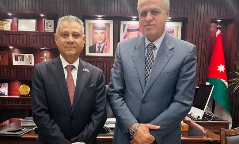 السفير فقيرة يبحث مع رئيس هيئة الطيران الأردني تعزيز التعاون بين البلدين