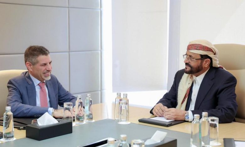 العرادة يبحث مع السفير الأمريكي دعم الإصلاحات الاقتصادية