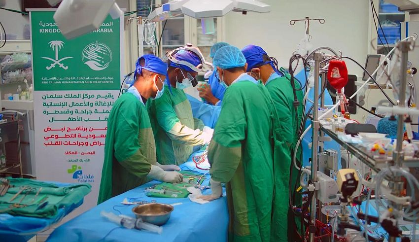 الفريق الطبي التطوعي يجري 43 عملية قلب مفتوح وقساطر قلبية بمدينة المكلا