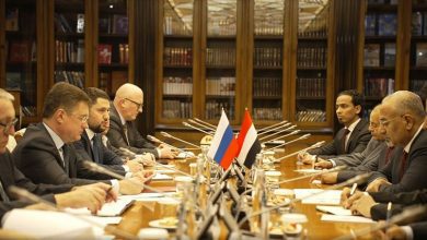 اللواء الزُبيدي يبحث مع نائب رئيس الوزراء الروسي آفاق التعاون الاقتصادي وفرص الاستثمار في اليمن